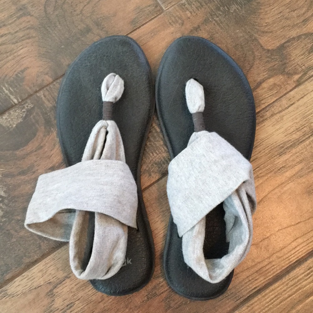 Sanuk yoga mat sandals size 8!